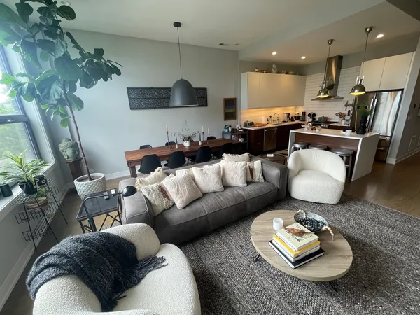 $4,680 | 2848 North Damen Avenue, Unit 3, Chicago, IL 60618