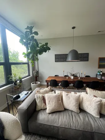 $4,680 | 2848 North Damen Avenue, Unit 3, Chicago, IL 60618