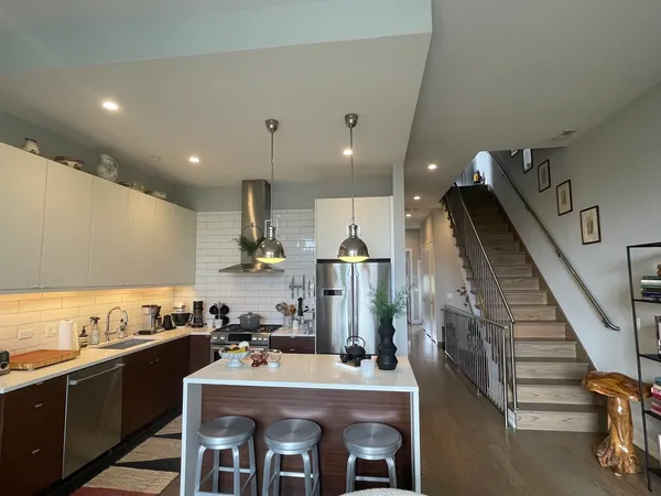 $4,680 | 2848 North Damen Avenue, Unit 3, Chicago, IL 60618