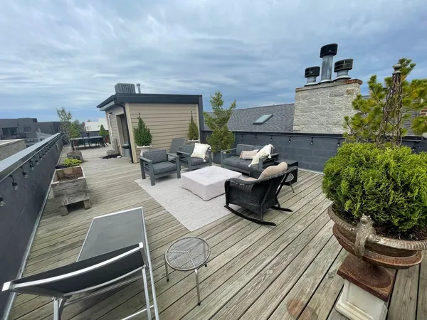 $4,680 | 2848 North Damen Avenue, Unit 3, Chicago, IL 60618