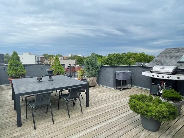 $4,680 | 2848 North Damen Avenue, Unit 3, Chicago, IL 60618