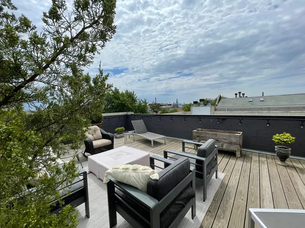 $4,680 | 2848 North Damen Avenue, Unit 3, Chicago, IL 60618