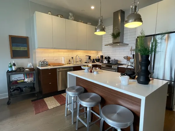 $4,680 | 2848 North Damen Avenue, Unit 3, Chicago, IL 60618