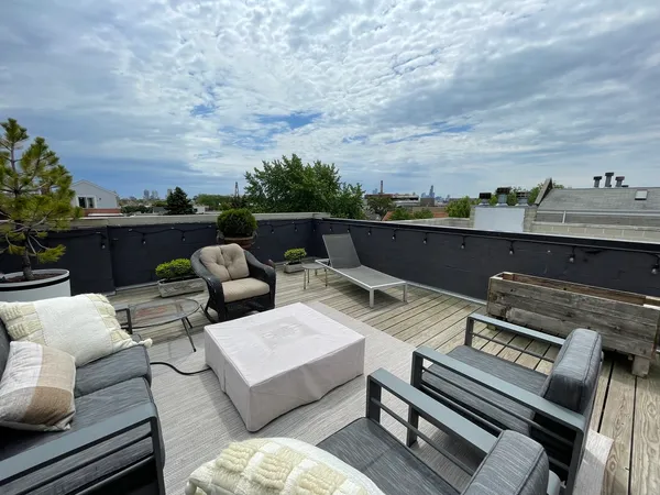 $4,680 | 2848 North Damen Avenue, Unit 3, Chicago, IL 60618