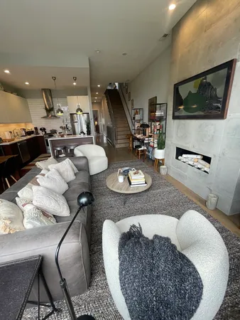 $4,680 | 2848 North Damen Avenue, Unit 3, Chicago, IL 60618