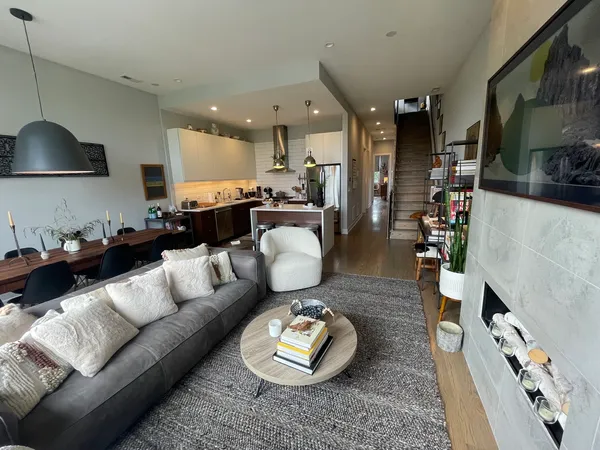 $4,680 | 2848 North Damen Avenue, Unit 3, Chicago, IL 60618