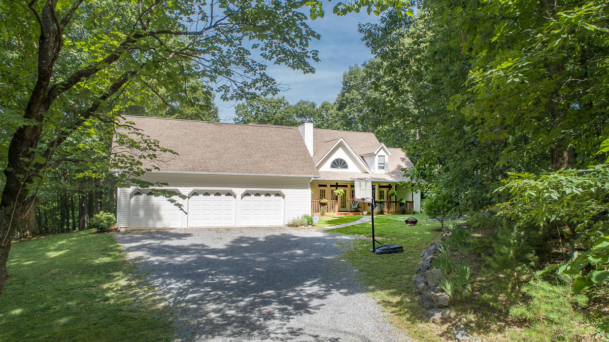 1140 Lees Gap Road Fincastle, VA 24090 - Photo 2 of 63 Tons of space inside