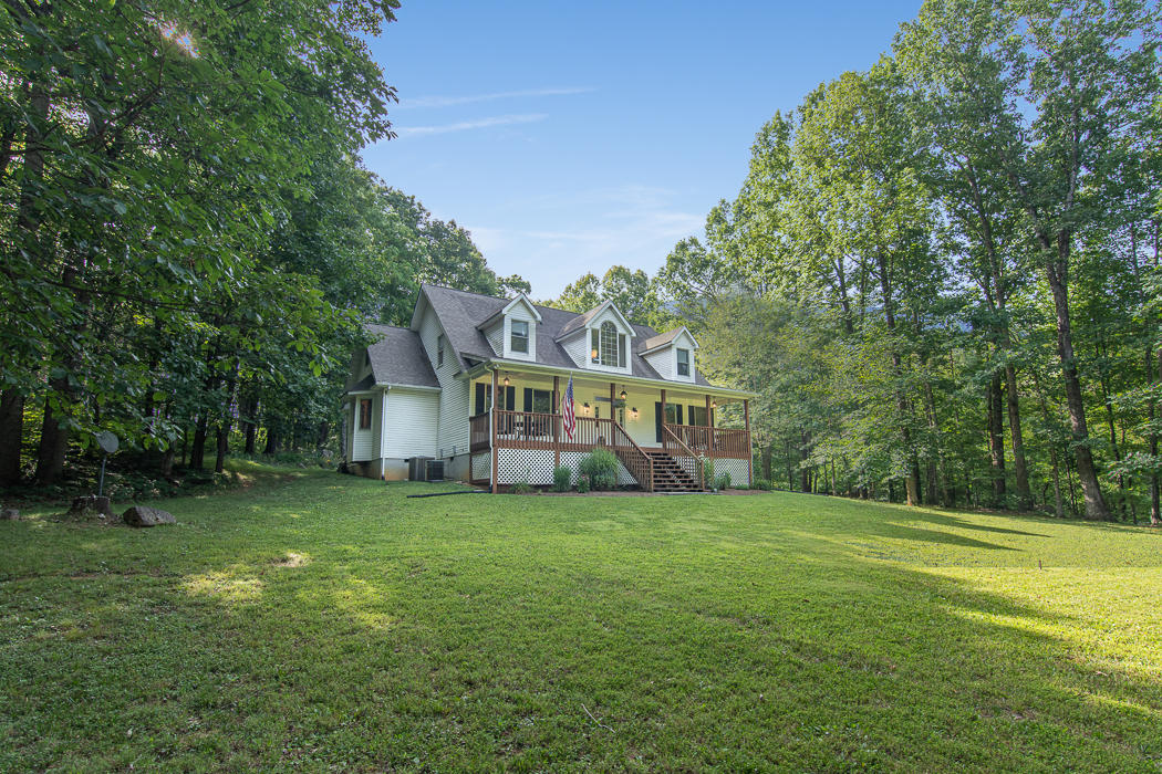 1140 Lees Gap Road Fincastle, VA 24090 - Photo 12 of 63 Beautiful Cape Cod