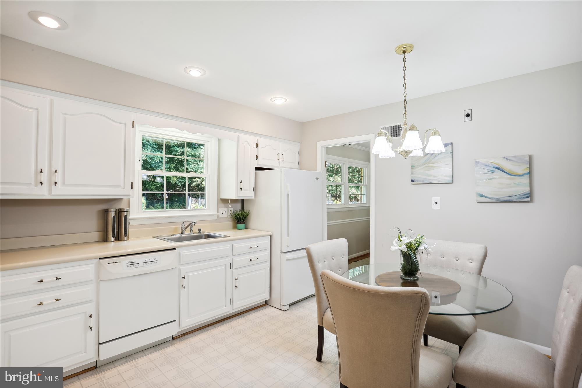 16600 Kipling Road Rockville, MD 20855 - Photo 12 of 64 Kitchen w Eat In Area