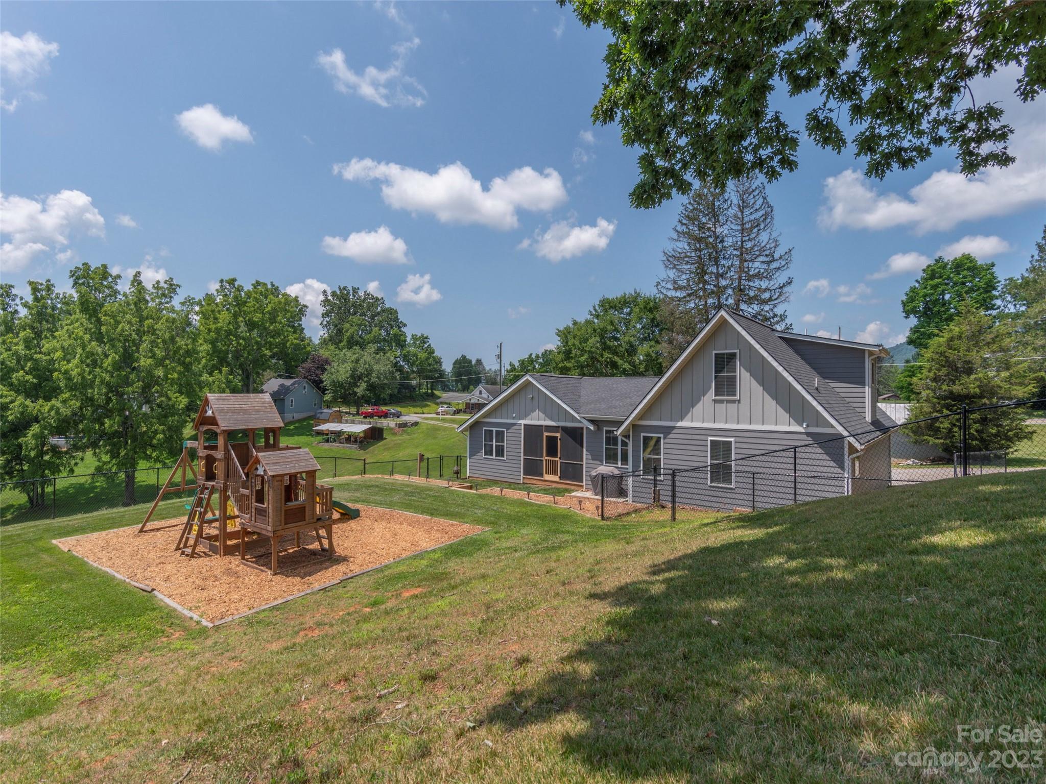 102 Crabtree Mountain Road Canton, NC 28716 - Photo 25 of 30 Gallery Image 25