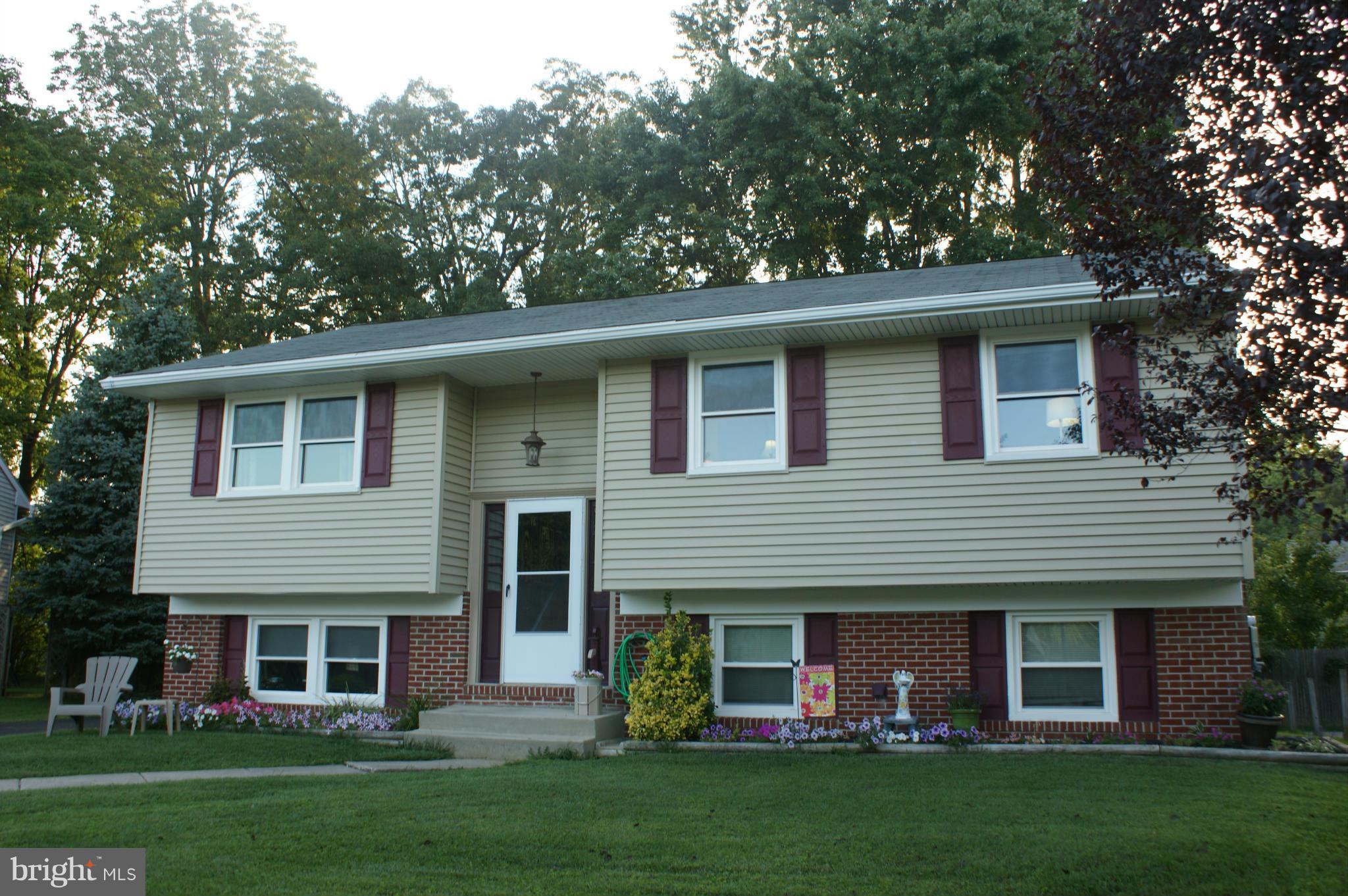 406 Rockway Road Baltimore, MD 21228 - Photo 2 of 17 Exterior (Front)