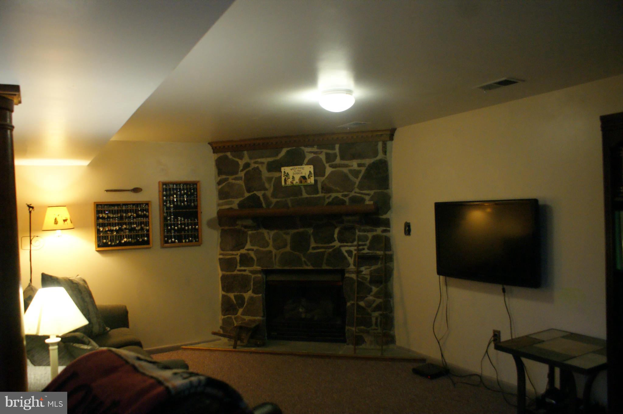 406 Rockway Road Baltimore, MD 21228 - Photo 11 of 17 Family Room