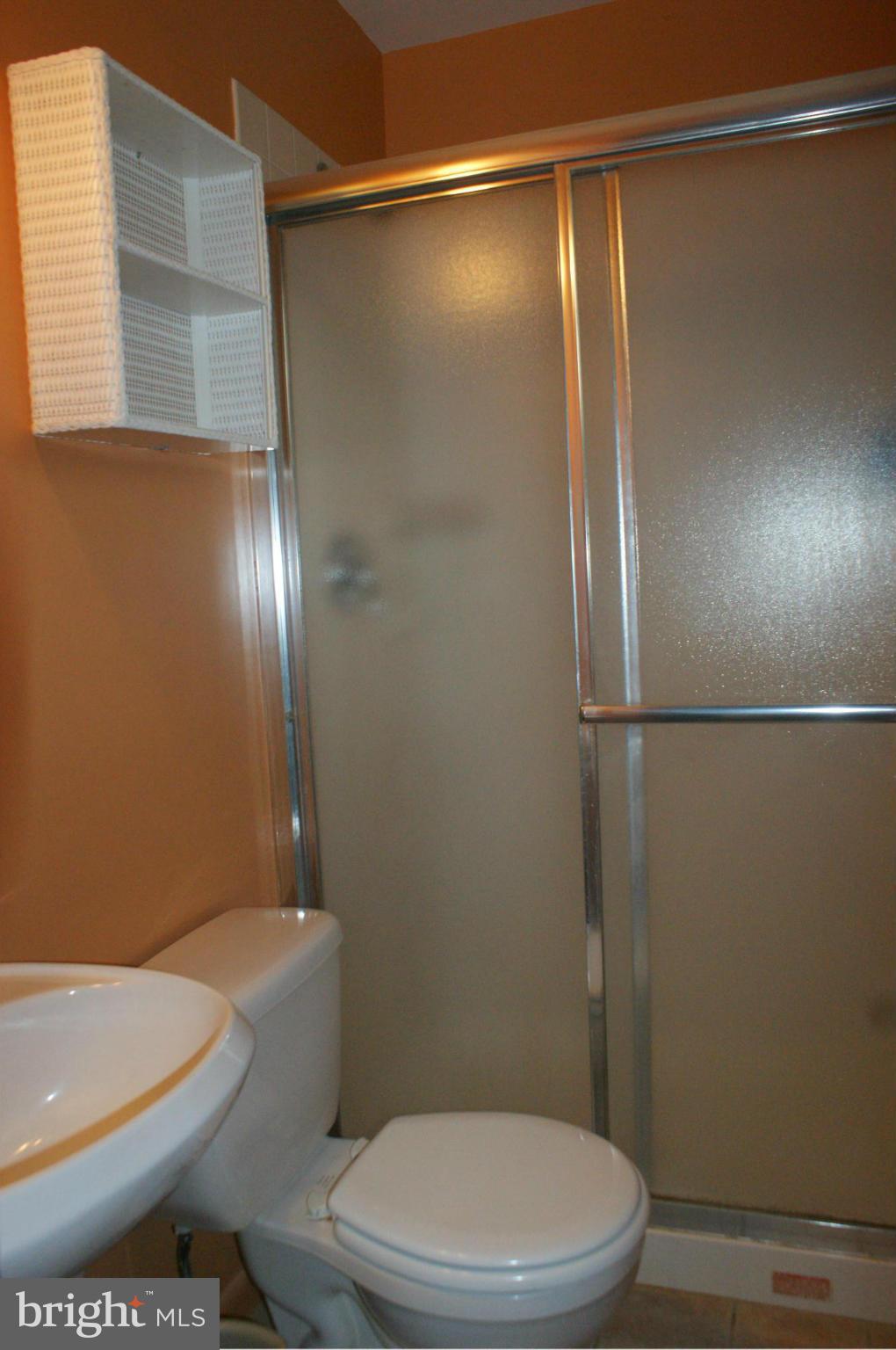 406 Rockway Road Baltimore, MD 21228 - Photo 10 of 17 Bath (Master)