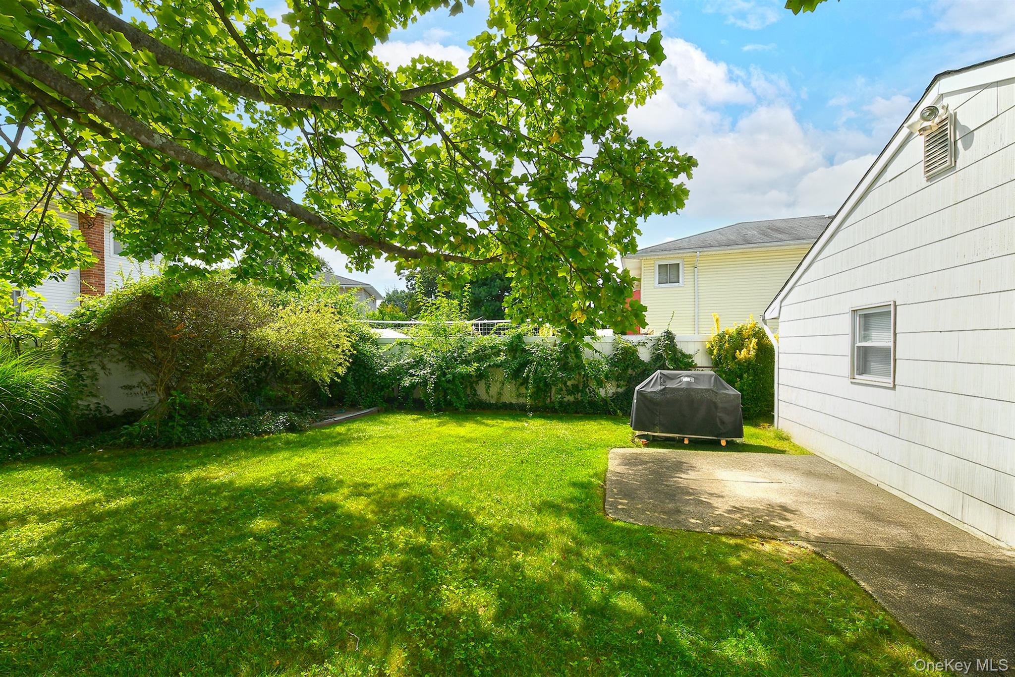 1699 Meadowbrook Road Merrick, NY 11566 - Photo 14 of 16 Gallery Image 14