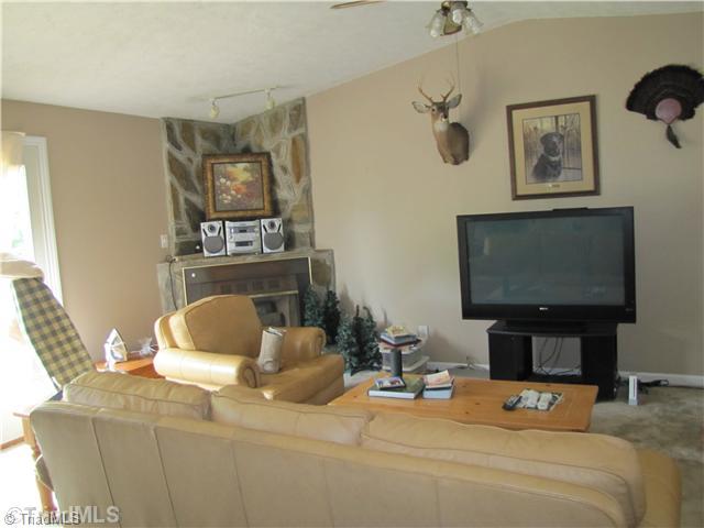 281 Anderson Road Siloam, NC 27047 - Photo 3 of 10 Living Room.