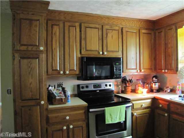 281 Anderson Road Siloam, NC 27047 - Photo 4 of 10 Kitchen.