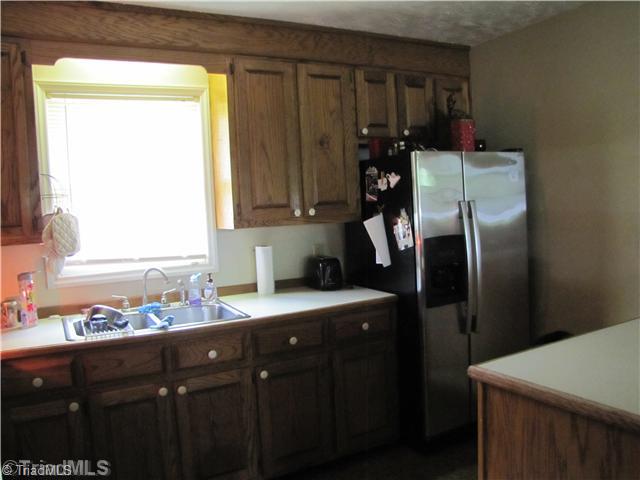 281 Anderson Road Siloam, NC 27047 - Photo 5 of 10 Kitchen.