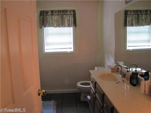 281 Anderson Road Siloam, NC 27047 - Photo 9 of 10 Bath.