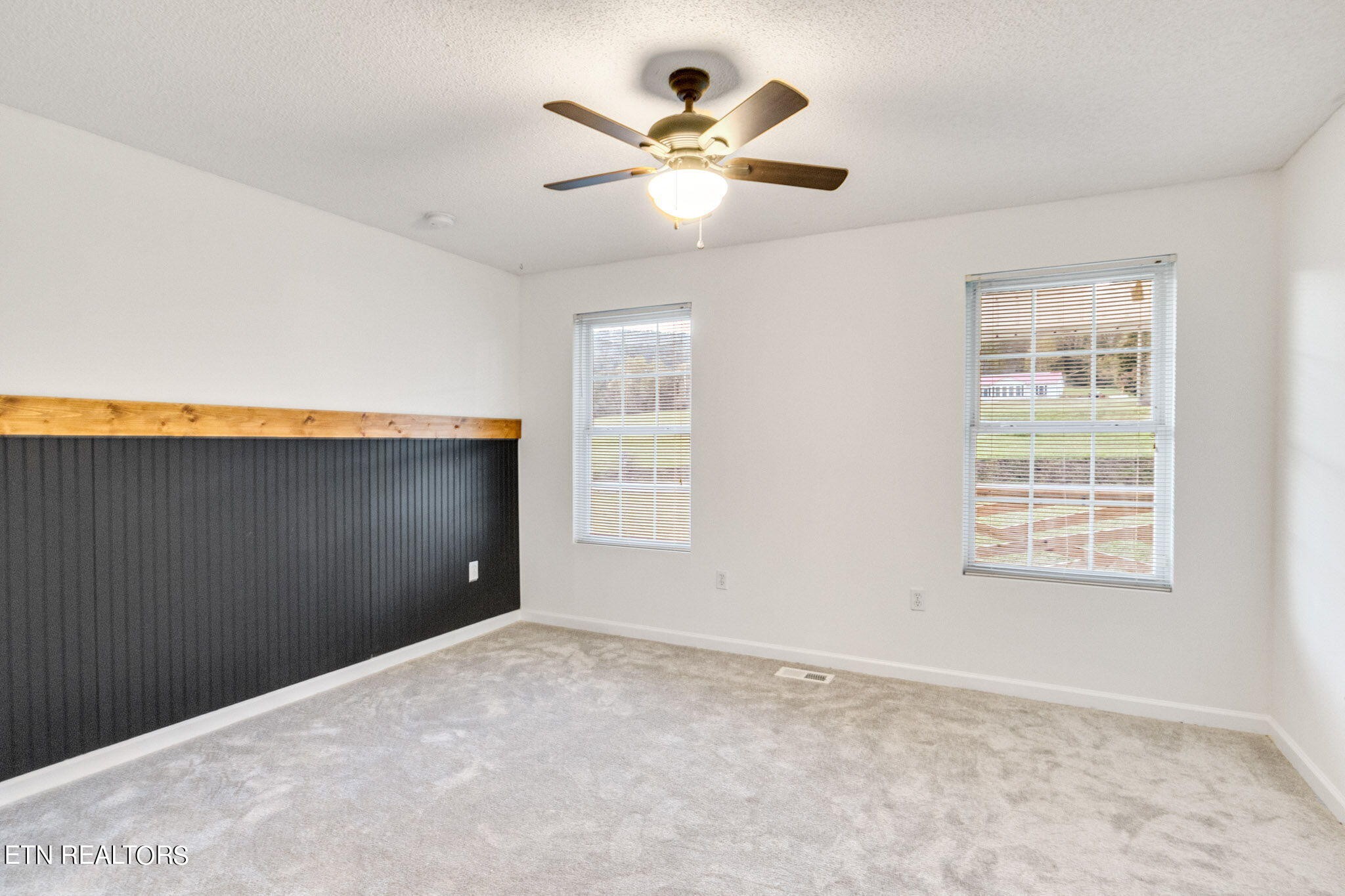 2910 Dutch Valley Road Clinton, TN 37716 - Photo 16 of 40