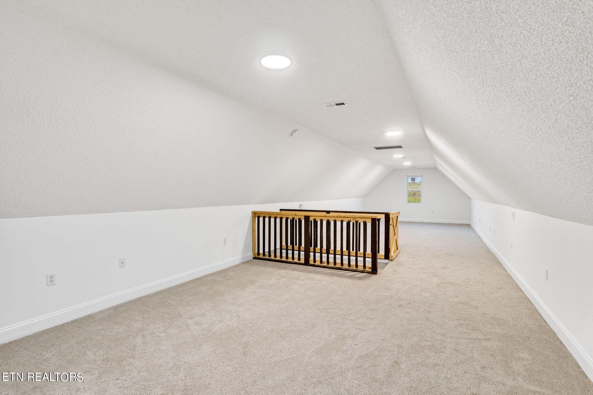 2910 Dutch Valley Road Clinton, TN 37716 - Photo 22 of 40
