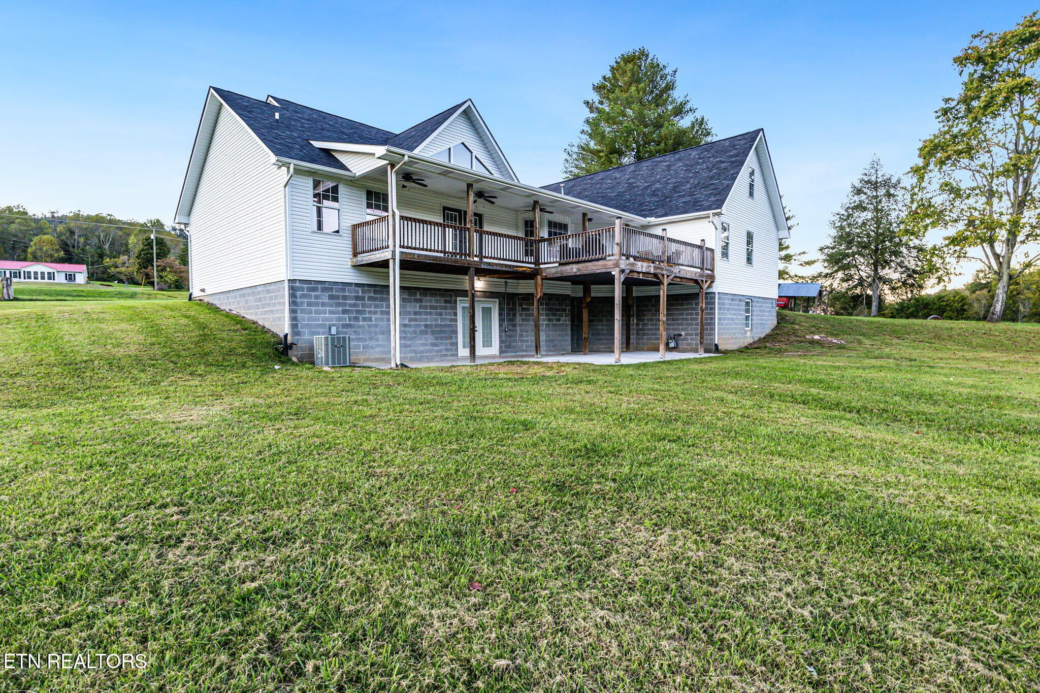 2910 Dutch Valley Road Clinton, TN 37716 - Photo 35 of 40