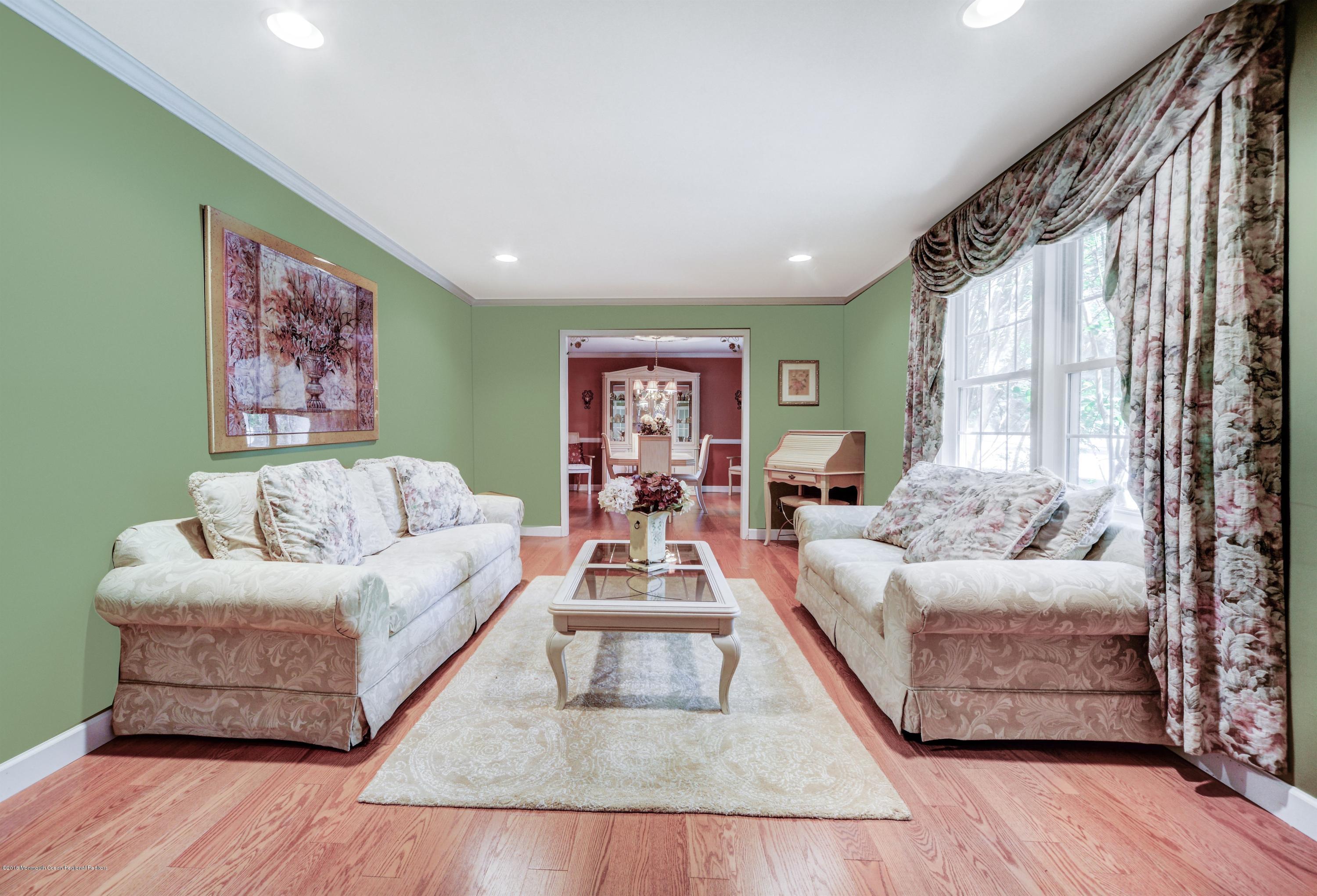 005_Living Room
