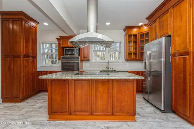 $10,000 | 181 East Putnam Avenue, Greenwich, CT 06830