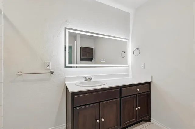 $2,350 | 1530 Woodlake Drive, Waxahachie, TX 75165