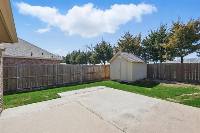$2,350 | 1530 Woodlake Drive, Waxahachie, TX 75165