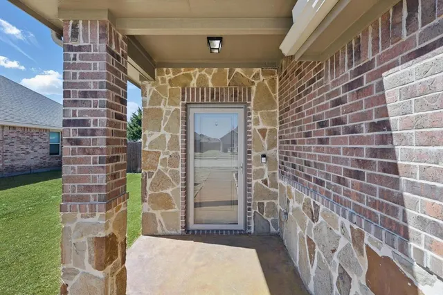 $2,350 | 1530 Woodlake Drive, Waxahachie, TX 75165