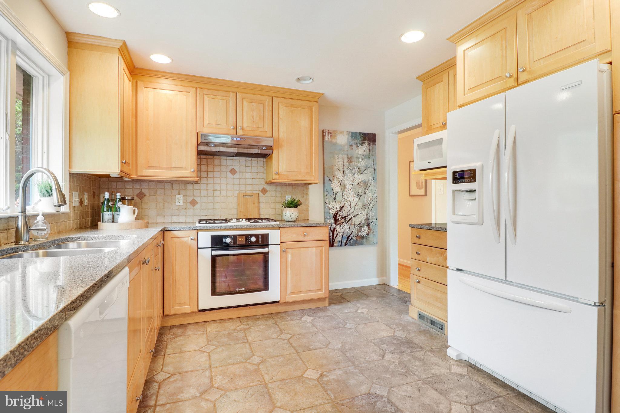 9818 Laurel Street Fairfax, VA 22032 - Photo 16 of 65 Whole kitchen