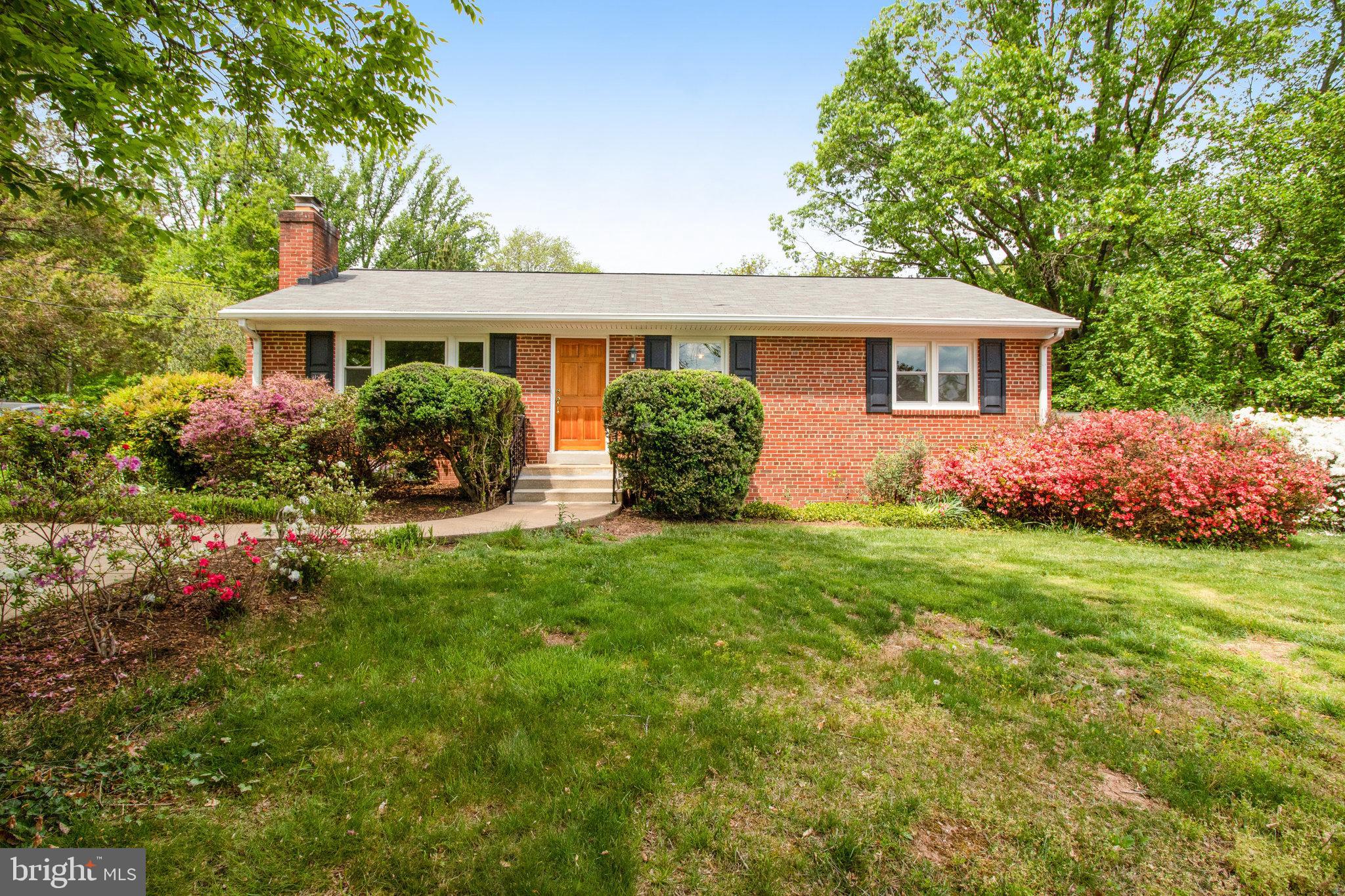 9818 Laurel Street Fairfax, VA 22032 - Photo 2 of 65 Front of home