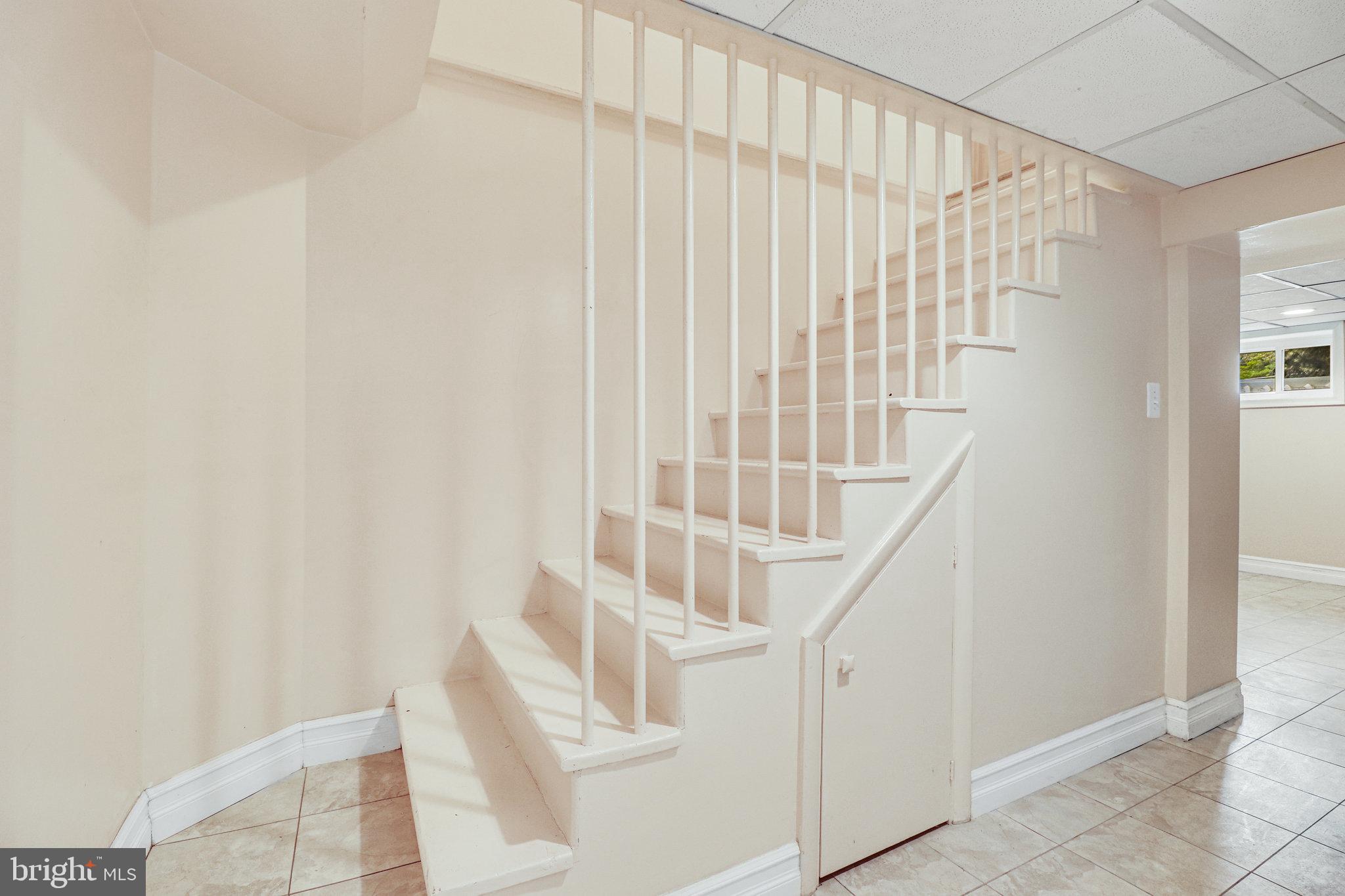 9818 Laurel Street Fairfax, VA 22032 - Photo 28 of 65 Stair way