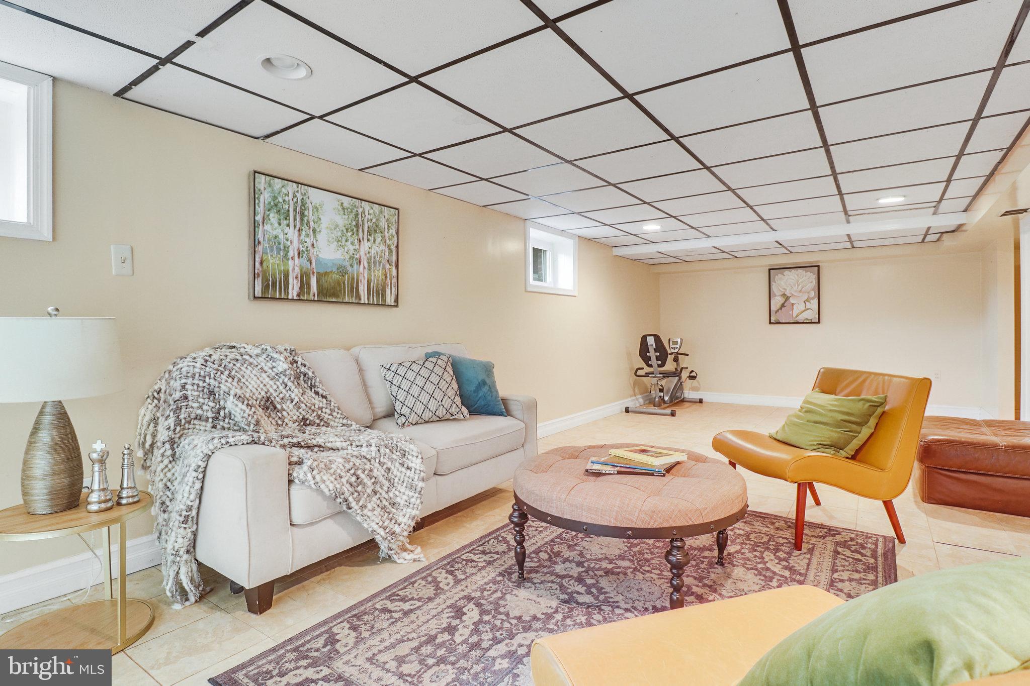 9818 Laurel Street Fairfax, VA 22032 - Photo 31 of 65 Family room