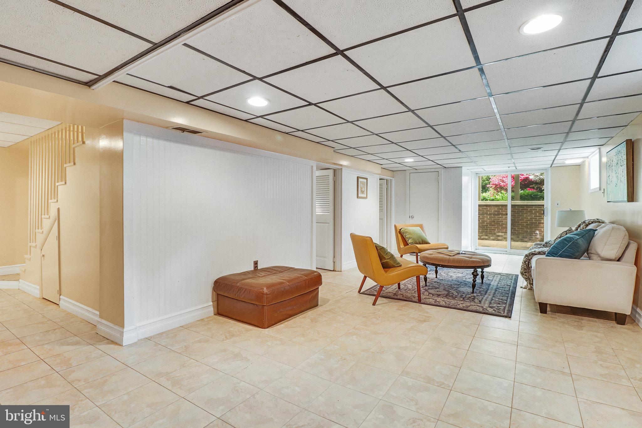 9818 Laurel Street Fairfax, VA 22032 - Photo 33 of 65 Family room and hallway