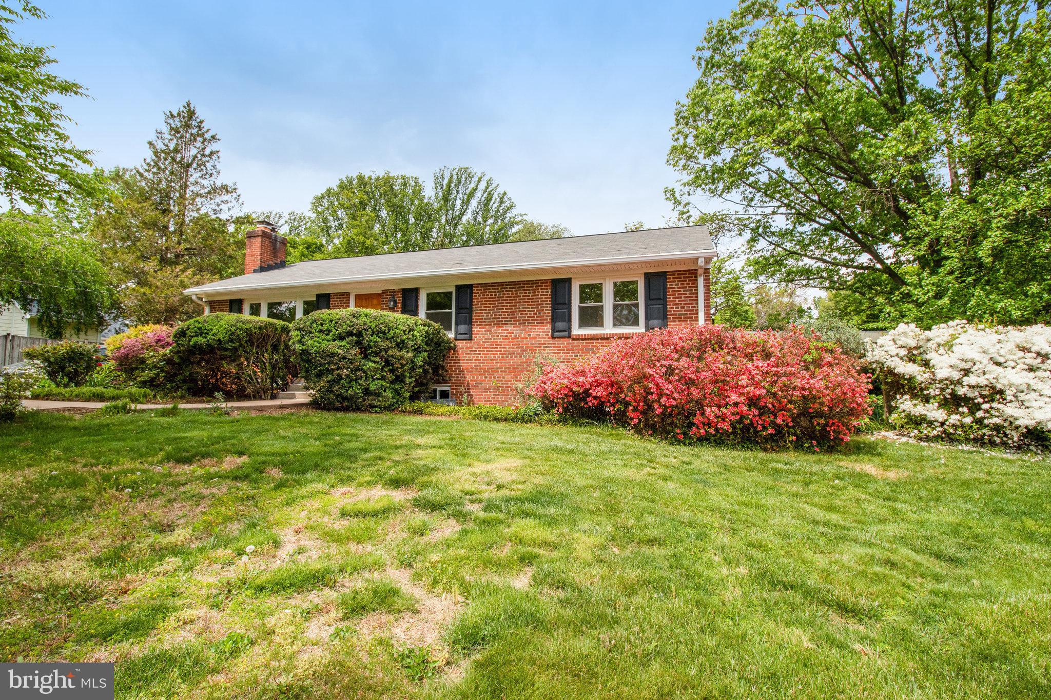 9818 Laurel Street Fairfax, VA 22032 - Photo 4 of 65 Front and side of home