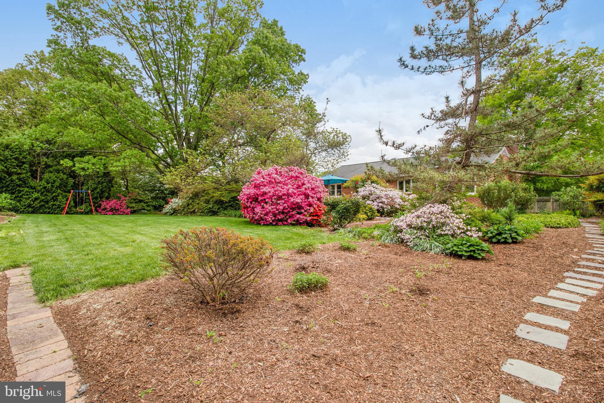 9818 Laurel Street Fairfax, VA 22032 - Photo 59 of 65 Landscaped yard
