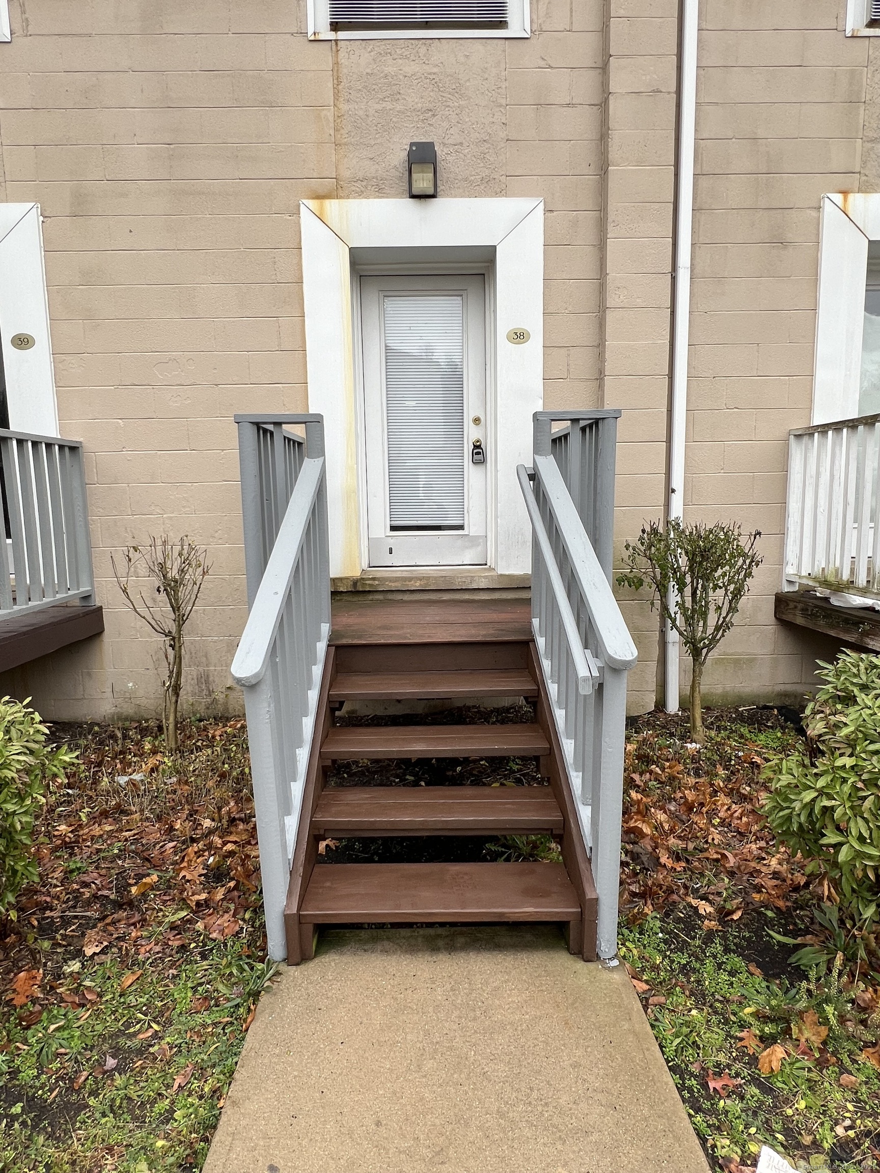 a view of entryway and hall