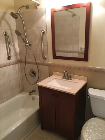 a view of a window in an empty room