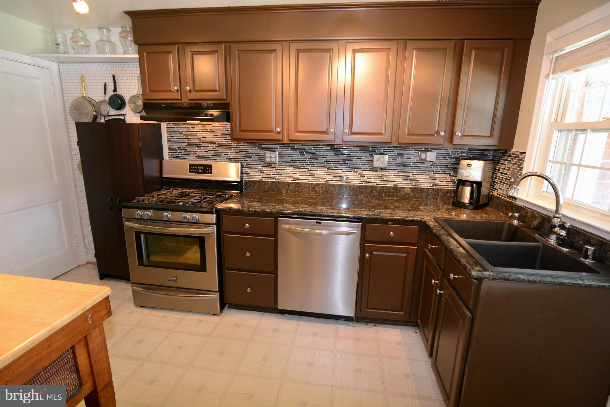 1533 Dellsway Road Towson, MD 21286 - Photo 2 of 30 Remodeled Granite and stainless kitchen