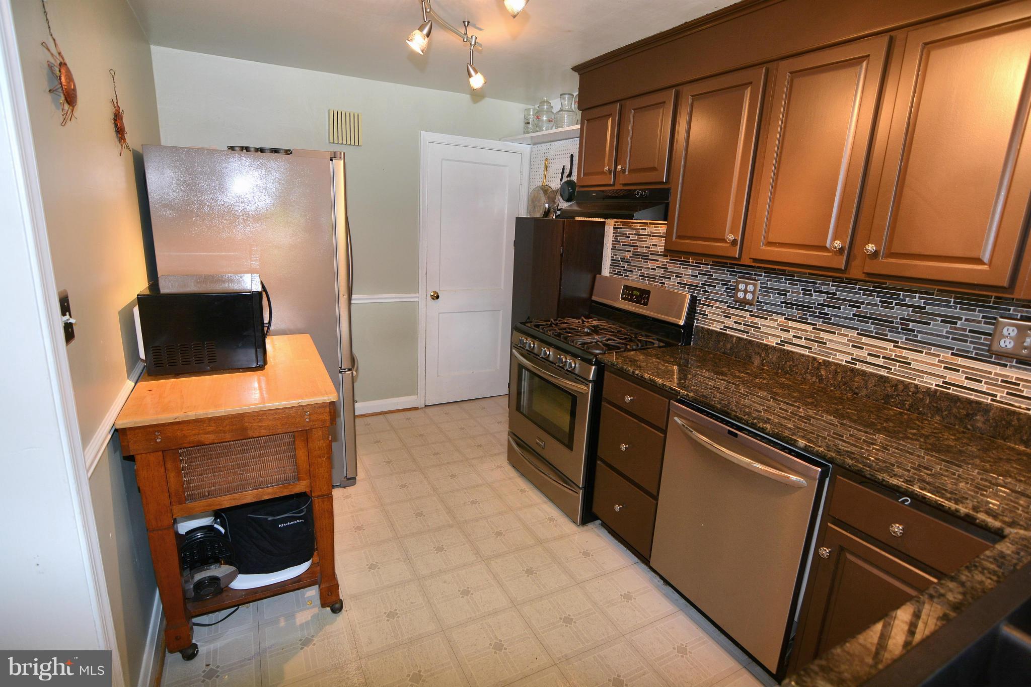 1533 Dellsway Road Towson, MD 21286 - Photo 21 of 30 Remodeled Granite and stainless kitchen