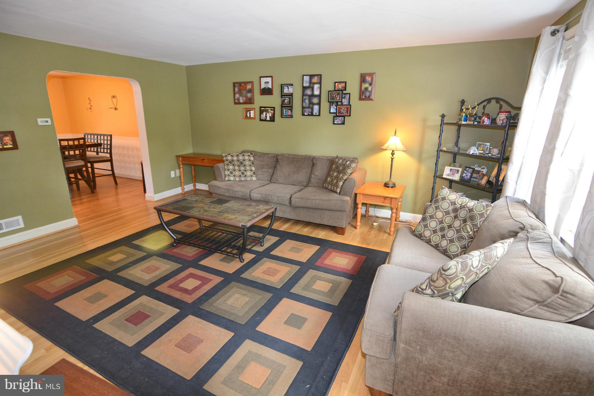 1533 Dellsway Road Towson, MD 21286 - Photo 4 of 30 Spacious Living Room
