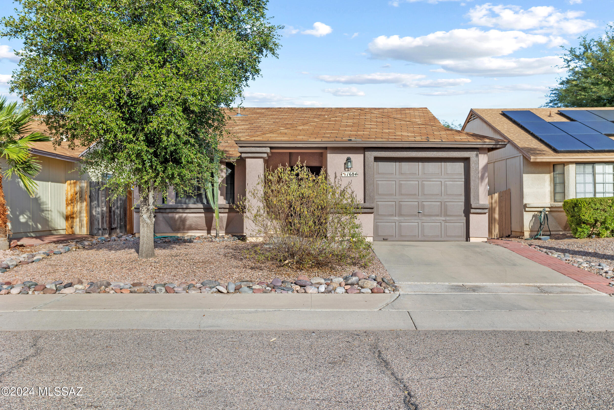 1684 Twin Ridge Road Tucson, AZ 85746 - Photo 1 of 28 Gallery Image 1