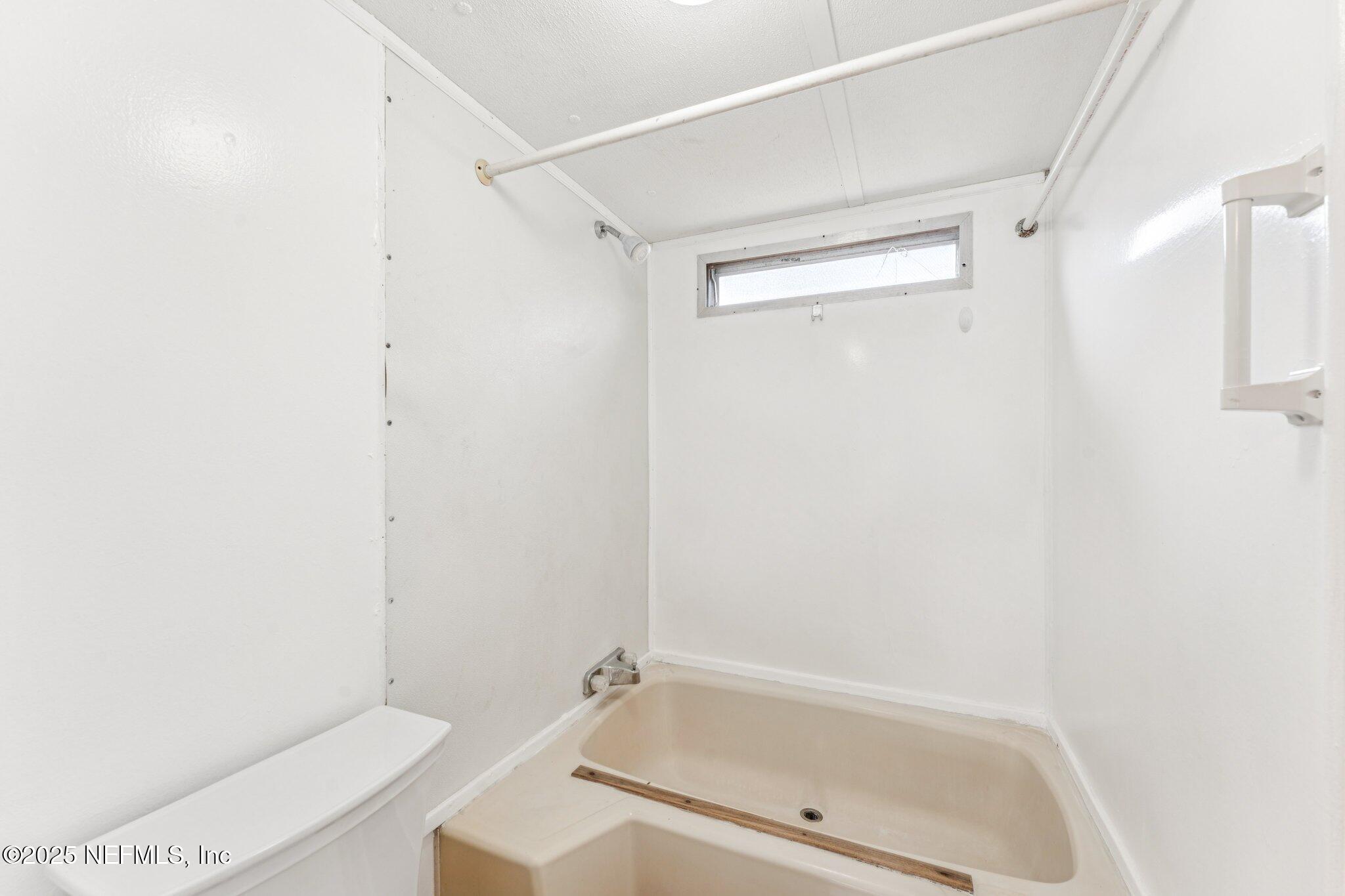 781 Hamilton Avenue St. Augustine, FL 32084 - Photo 22 of 39 a bathroom with a tub and shower