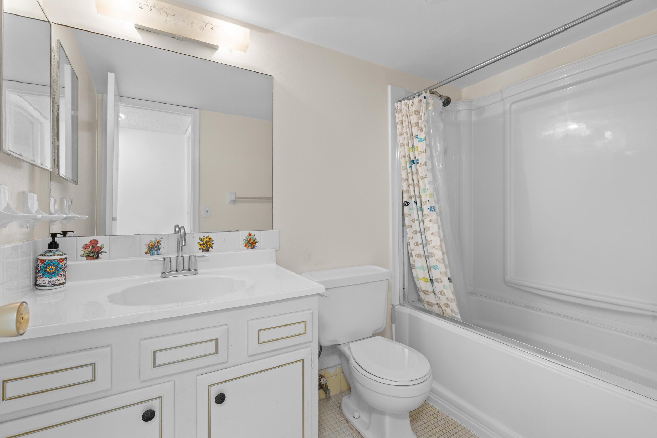 825 Northwest 13th Street, Unit 105 Boca Raton, FL 33486 - Photo 20 of 37 Guest Bathroom