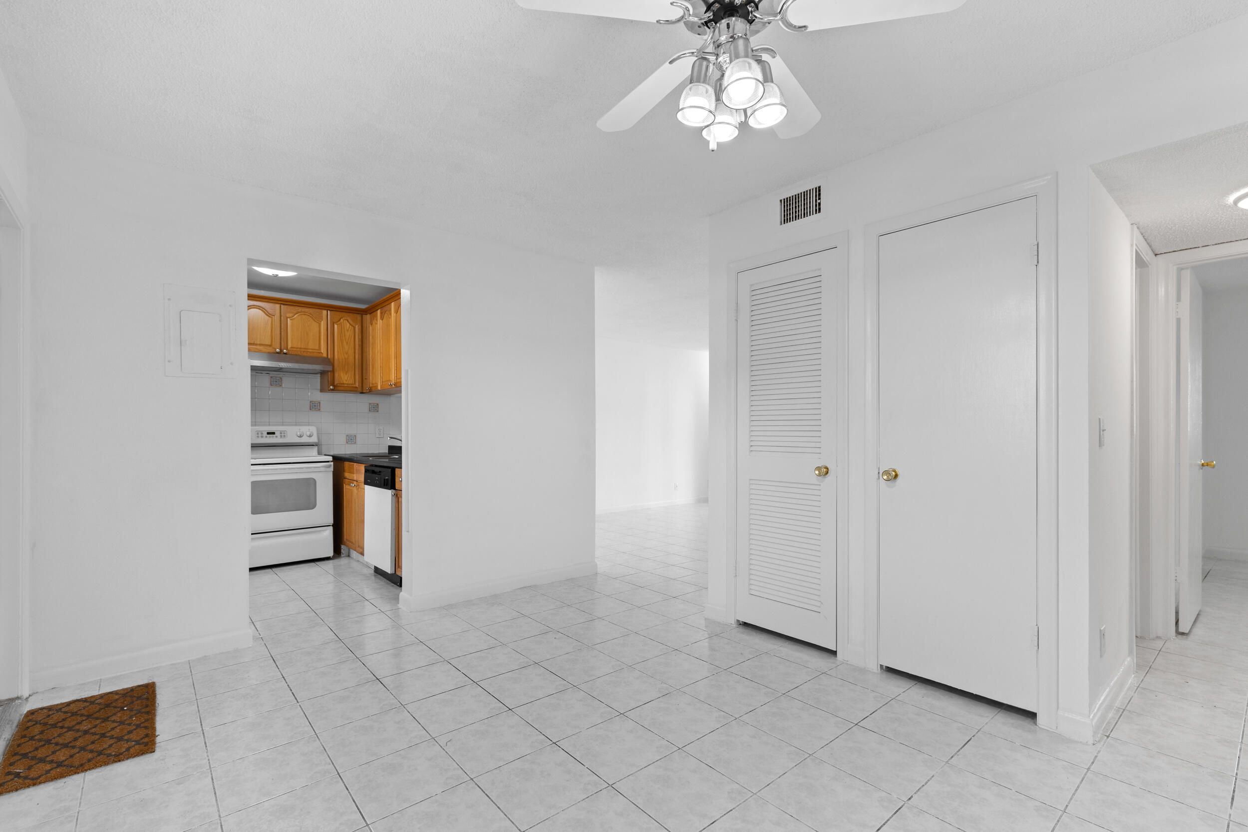 825 Northwest 13th Street, Unit 105 Boca Raton, FL 33486 - Photo 6 of 37 Dining Room