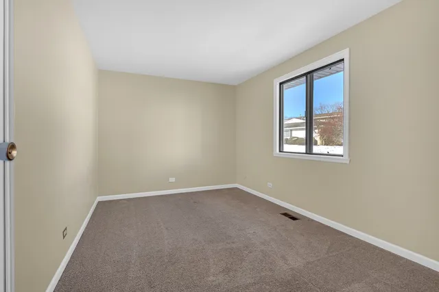 $259,900 | 236 Whidah Court, Unit 236, Schaumburg, IL 60193