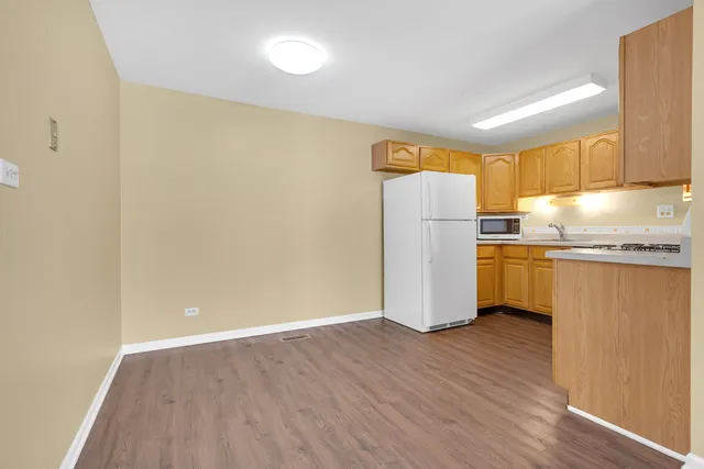 $259,900 | 236 Whidah Court, Unit 236, Schaumburg, IL 60193