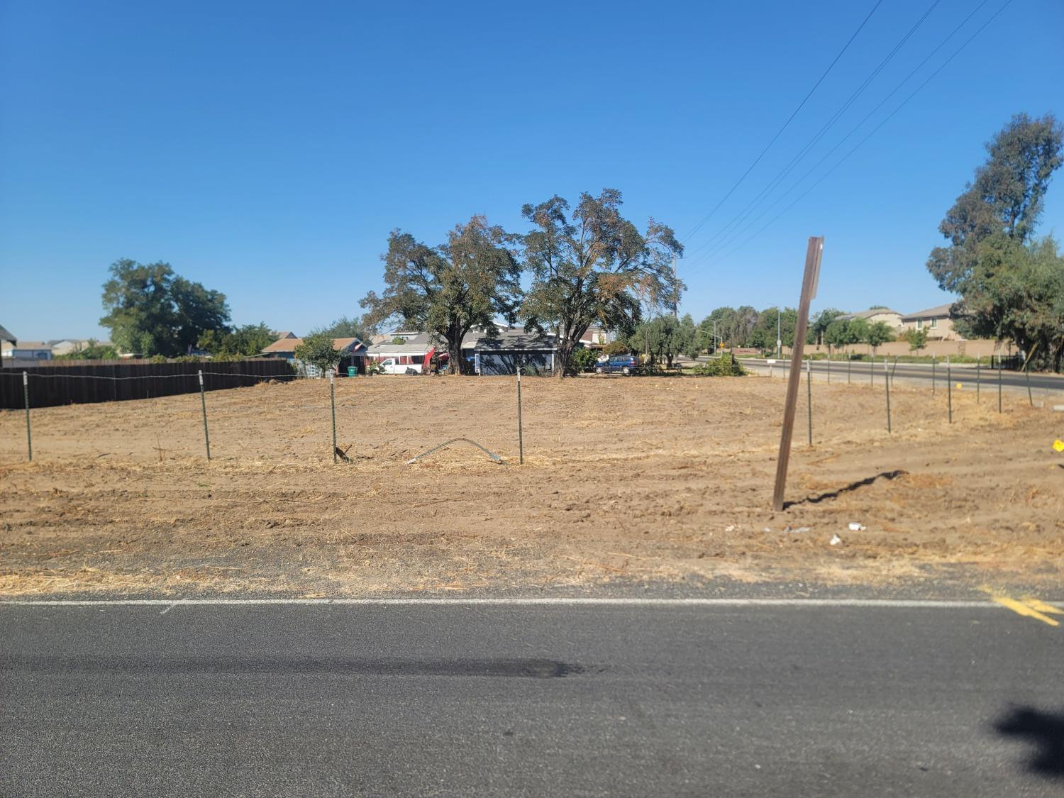 20109 South Union Road Manteca, CA 95337 - Photo 4 of 5 a view of a terrace with a lake view