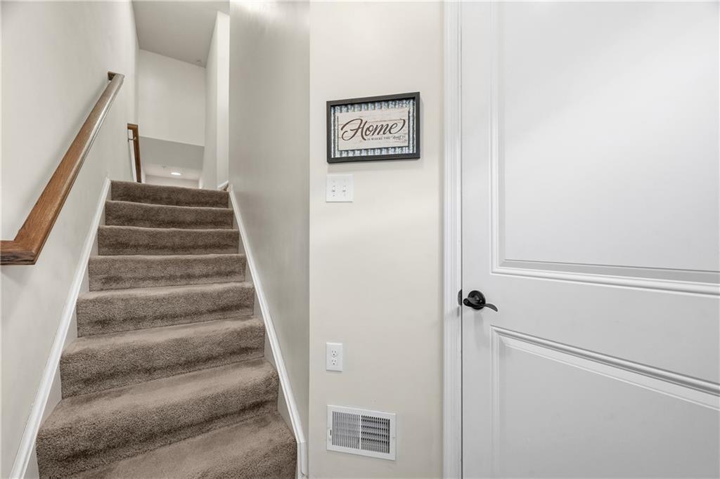 1603 Pointe View Drive Mars, PA 16046 - Photo 3 of 43